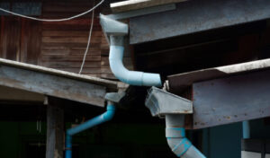 vecteezy_galvanized-rain-gutter-drainage-with-pvc-pipes-in-front-of_26549980 vecteezy_galvanized-rain-gutter-drainage-with-pvc-pipes-in-front-of_26549980